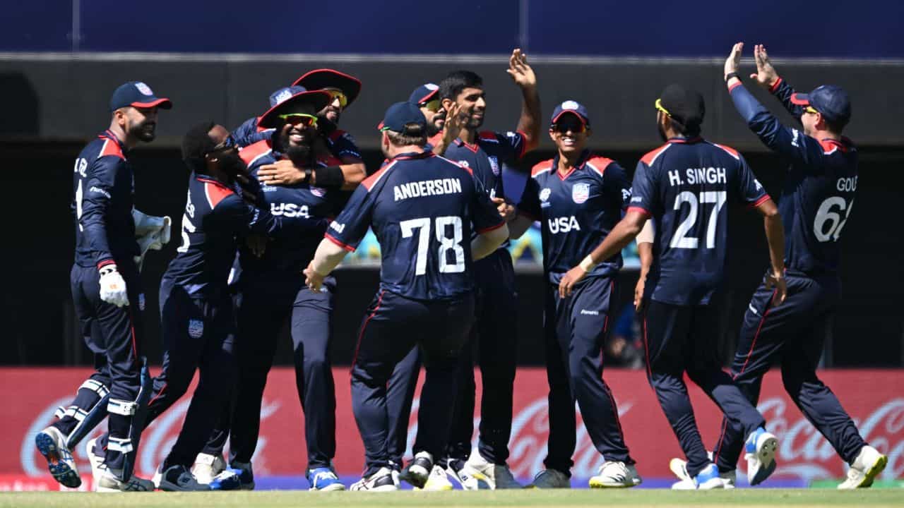 USA vs PAK: মহারণের আগে ইন্দ্রপতন! সুপার ওভারে সুপার্ব সৌরভ, লিলিপুট USA-র কাছে হার পাকিস্তানের USA vs PAK: মহারণের আগে ইন্দ্রপতন! সুপার ওভারে সুপার্ব সৌরভ, লিলিপুট USA-র কাছে হার পাকিস্তানের