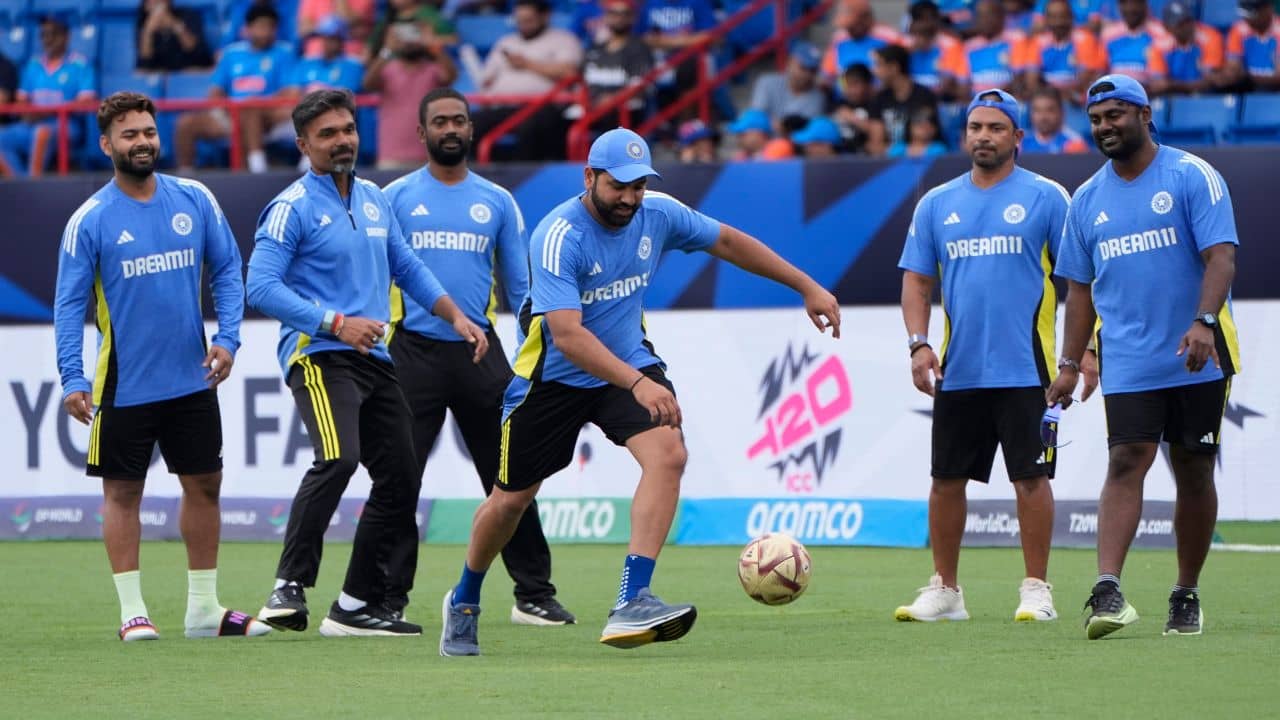 IND VS CAN Abandoned: ভেস্তে গেল ম্যাচ, ফুটবলের স্কিল দেখালেন ভারতীয় দলের ক্রিকেটাররা