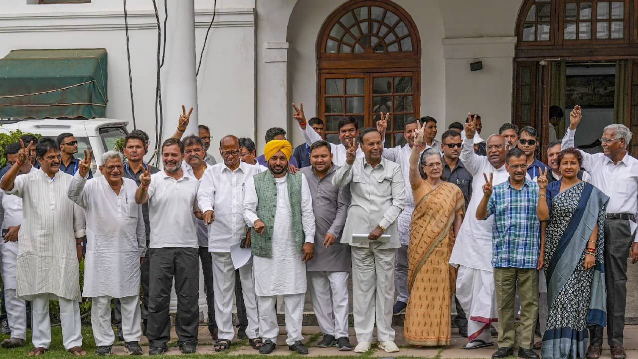 LS Election Results 2024: বিজেপি সংখ্য়াগরিষ্ঠতা না পেলে, কোন সমীকরণে সরকার গড়তে পারে ইন্ডিয়া?