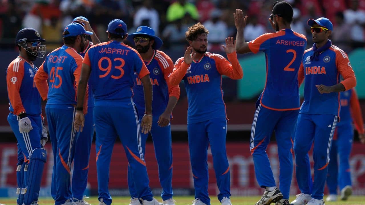 India into Final: স্পিনের ঝাঁঝে গায়ানায় গন ইংল্যান্ড, বিশ্বকাপ থেকে প্রোটিয়া-পথ দূরে ভারত