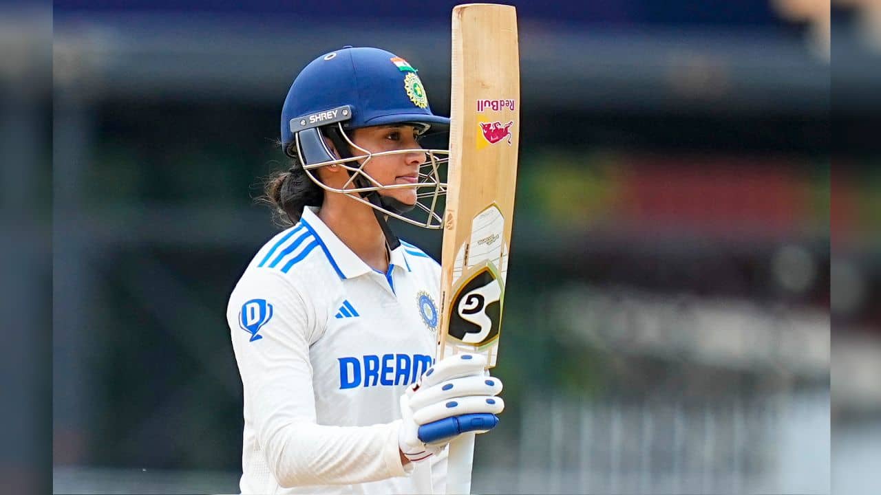 Smriti Mandhana Century: চার ইনিংসে তৃতীয় সেঞ্চুরি! দক্ষিণ আফ্রিকার বিরুদ্ধে ১৮ নম্বর জার্সির দাপট জারি