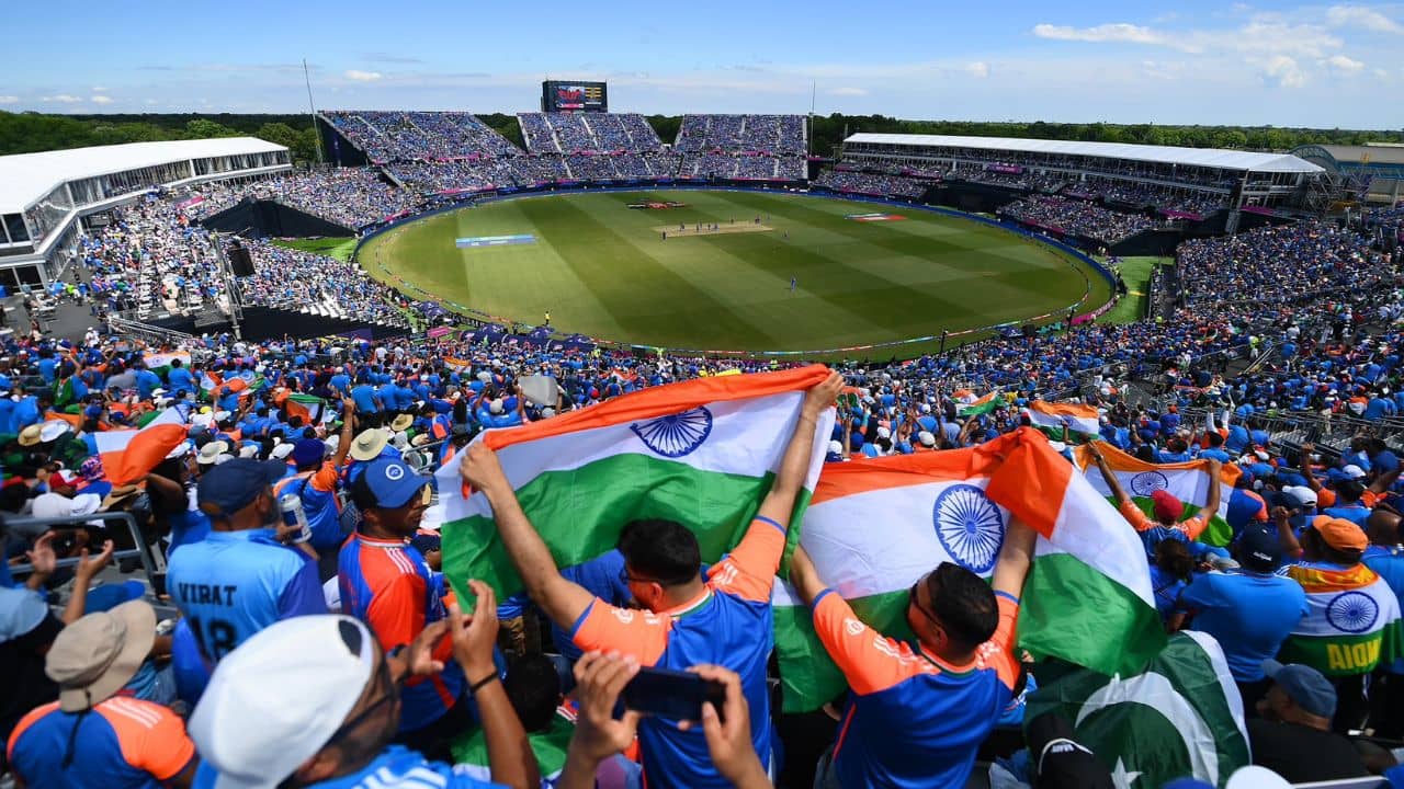 IND vs PAK: রবিবারটা কেমন ছিল... হারের পর পাক সমর্থকদের কটাক্ষ ভারতীয় অলরাউন্ডারের