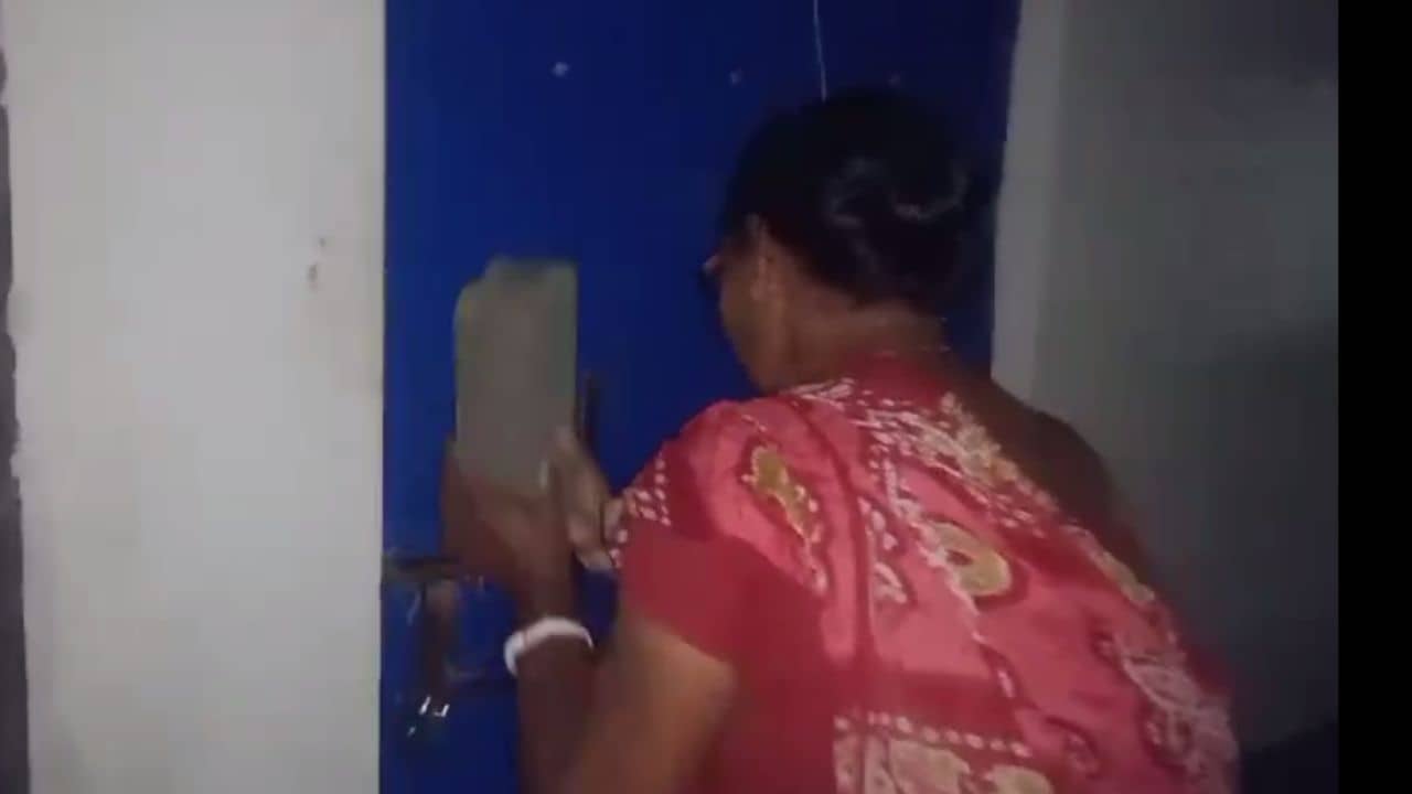Jalpaiguri: হাতে ইট, তালা ভেঙে ঢুকে TMC পার্টি অফিস ভাঙচুর মহিলাদের