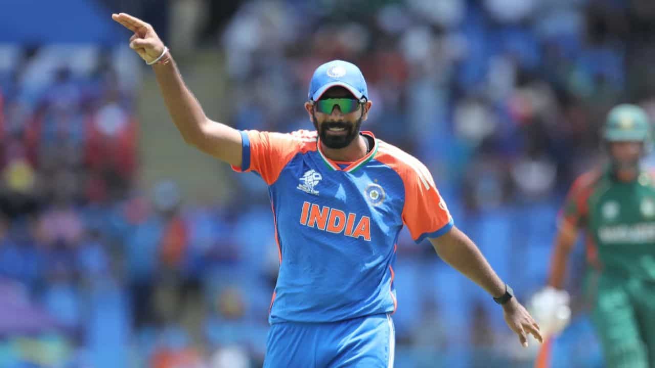Jasprit Bumrah: জসপ্রীত বুমরা কি ব্যক্তিগত জীবনেও এত কিপ্টে? বিশ্বকাপের মাঝে উঠছে মজার প্রশ্ন... Jasprit Bumrah: জসপ্রীত বুমরা কি ব্যক্তিগত জীবনেও এত কিপ্টে? বিশ্বকাপের মাঝে উঠছে মজার প্রশ্ন...