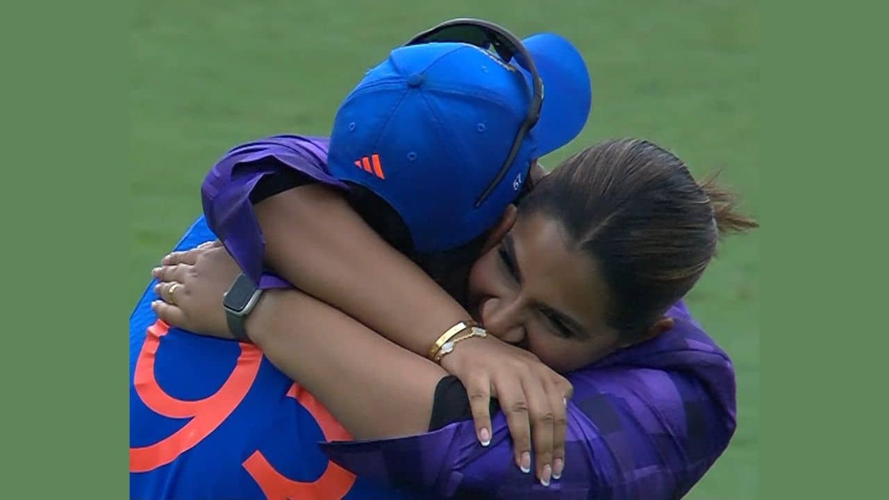 Jasprit Bumrah-Sanjana Ganesan: ভিডিয়ো: সামনে কোচ, তাতে কী! ছুটে এসে স্ত্রী সঞ্জনাকে আদরে ভরালেন বুমরা