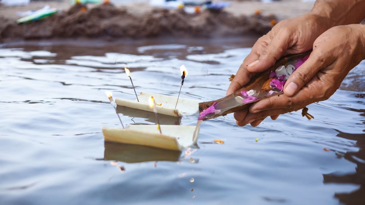 Jyeshtha Purnima 2024: পিতৃদোষ কাটাতে বাড়ির বড় ছেলেকেই করতে হবে এই ৩ কাজ! সুখ-শান্তি আসবে ধেয়ে, খুশি হবেন পিতৃপুরুষরাও