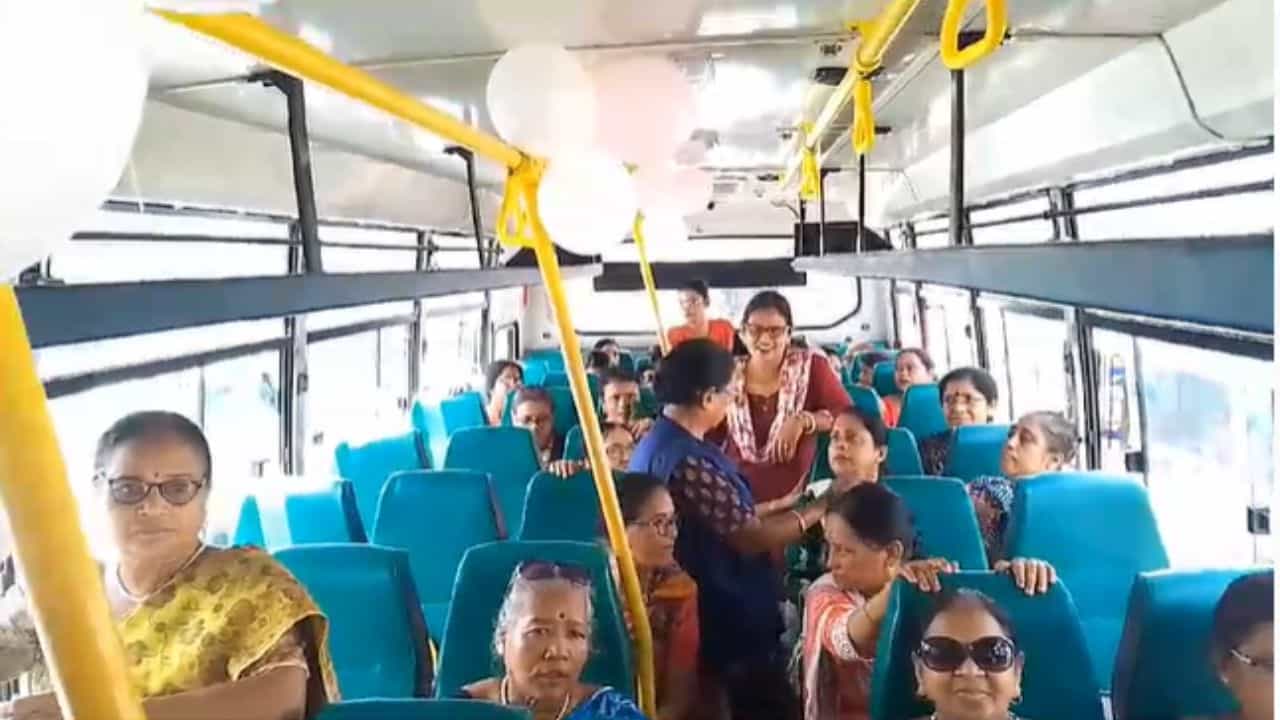 Ladies Special Bus: অফিস টাইমে কলকাতায় চালু হল লেডিস স্পেশ্যাল বাস, কোন কোন রুটে চলবে জেনে নিন Ladies Special Bus: অফিস টাইমে কলকাতায় চালু হল লেডিস স্পেশ্যাল বাস, কোন কোন রুটে চলবে জেনে নিন