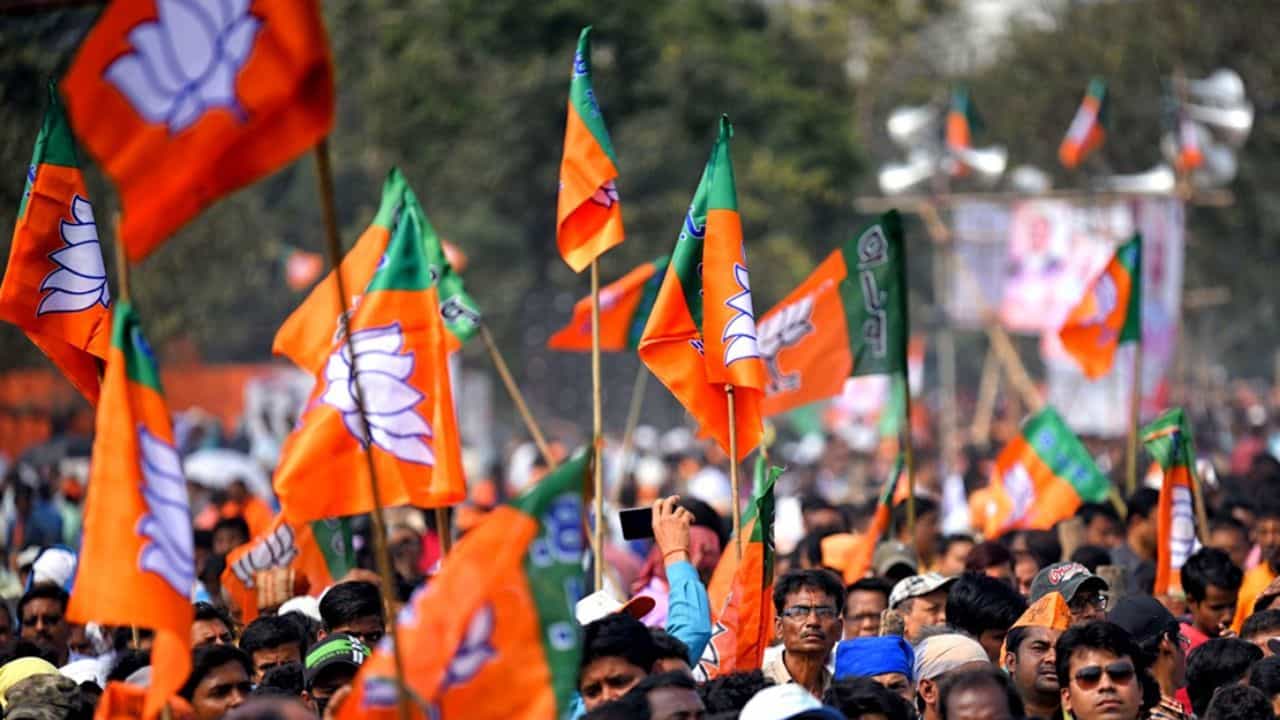 Bengal BJP: 'পরাজয় হয়েছে তাতে কী! থাকতে হবে কর্মীদের পাশে', বার্তা বিজেপির বৈঠকে Bengal BJP: 'পরাজয় হয়েছে তাতে কী! থাকতে হবে কর্মীদের পাশে', বার্তা বিজেপির বৈঠকে