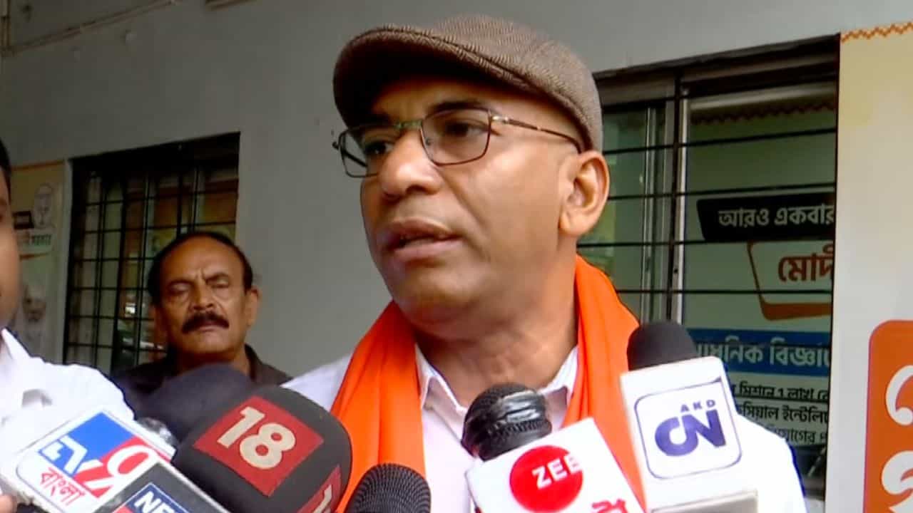Bengal BJP: শোকজ় চিঠি হাতে এসেছিল তিন দিন পর, ৮ পাতার জবাব দিলেন বিজেপির ববি Bengal BJP: শোকজ় চিঠি হাতে এসেছিল তিন দিন পর, ৮ পাতার জবাব দিলেন বিজেপির ববি