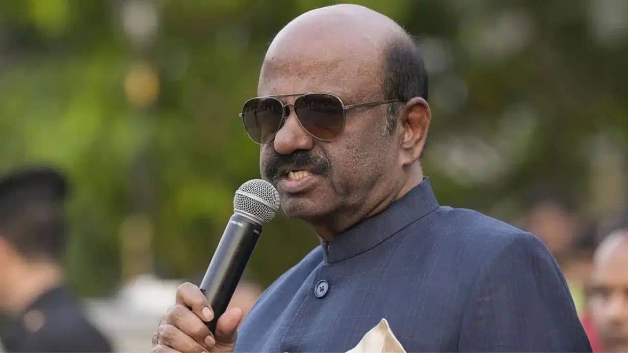 C V Ananda Bose: মুখ্যমন্ত্রী ও তৃণমূলের বিরুদ্ধে মানহানির অভিযোগের ভাবনা রাজ্যপালের: সূত্র