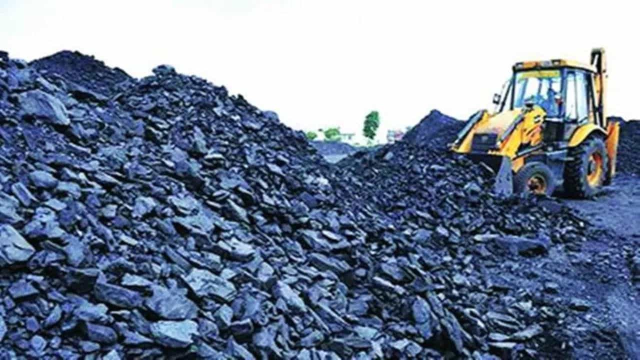 Coal Scam: কয়লাকাণ্ডে নয়া মোড়! লালার থেকে টাকা নেওয়ার অভিযোগে গ্রেফতার ECL কর্তা Coal Scam: কয়লাকাণ্ডে নয়া মোড়! লালার থেকে টাকা নেওয়ার অভিযোগে গ্রেফতার ECL কর্তা