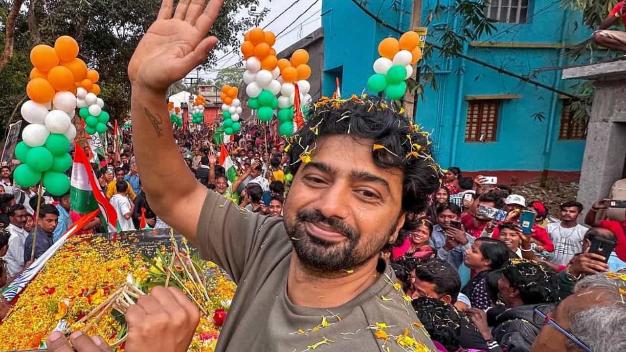 DEV: লোকসভা নির্বাচনের পরই কথা রাখলেন দেব! আর তাতেই তৈরি হাজারও জল্পনা DEV: লোকসভা নির্বাচনের পরই কথা রাখলেন দেব! আর তাতেই তৈরি হাজারও জল্পনা