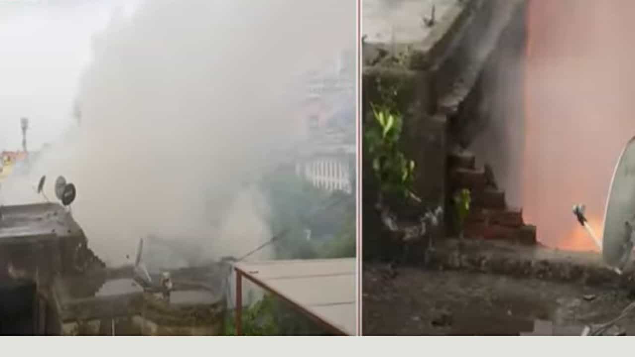 Fire: ব্যাঙ্কশাল কোর্টের পিছনে ভয়াবহ আগুন, ৩ ঘণ্টা ধরে দাউদাউ করে জ্বলছে বহুতল, পুড়ে ছাই সব Fire: ব্যাঙ্কশাল কোর্টের পিছনে ভয়াবহ আগুন, ৩ ঘণ্টা ধরে দাউদাউ করে জ্বলছে বহুতল, পুড়ে ছাই সব