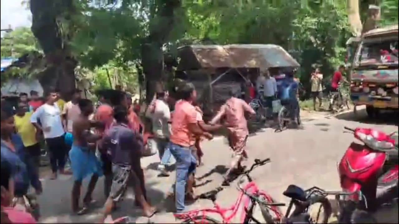 Gaighata: ছেলেধরা গুজব এবার গাইঘাটায়! স্রেফ সন্দেহের বশেই উত্তম-মধ্যম গণধোলাই