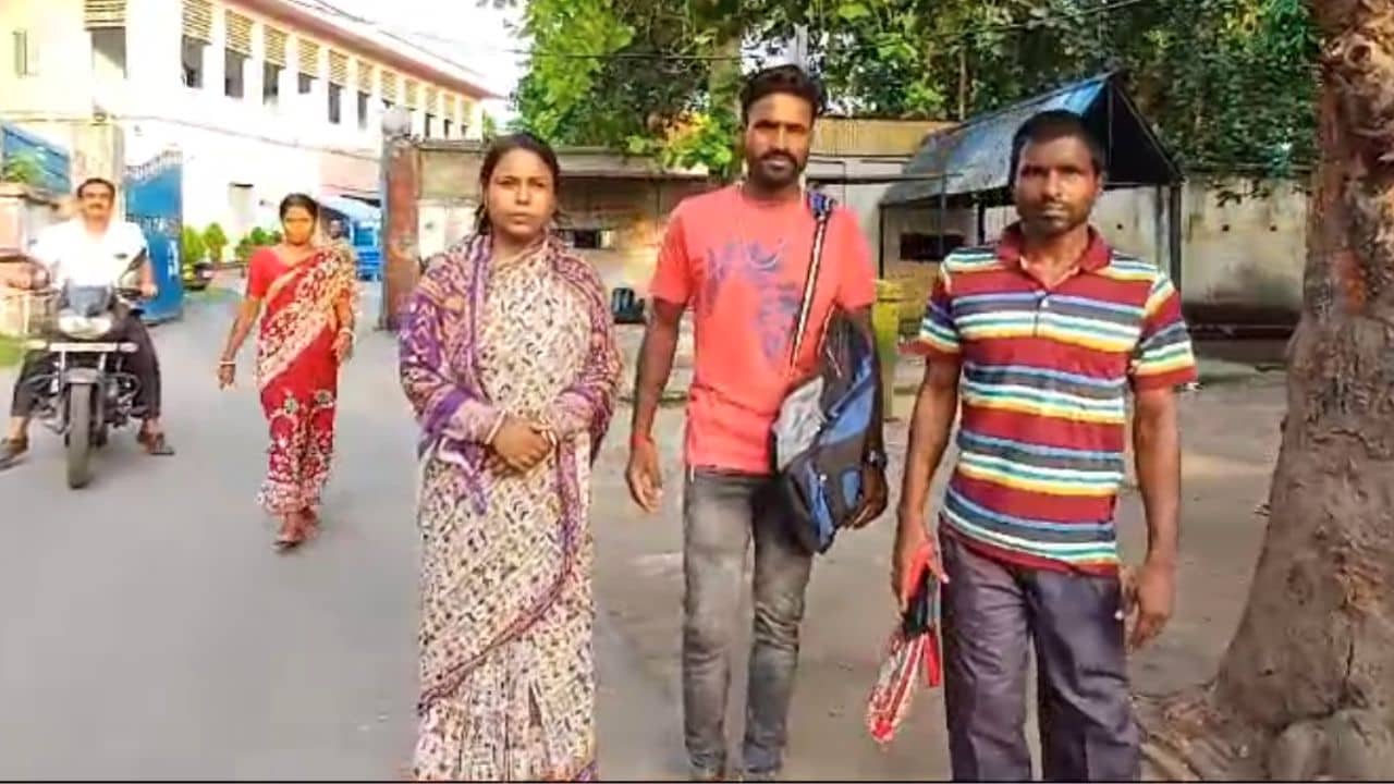 Sandeshkhali: রেখার ভাগ্য-পরীক্ষার ২৪ ঘণ্টা আগে জেল-মুক্তি সন্দেশখালির গীতার