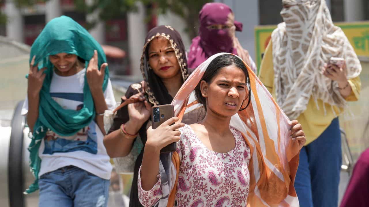 হাসপাতালগুলিকে মানতেই হবে এই নিয়ম, তাপপ্রবাহে মৃত্যুমিছিল বাড়তেই কড়া নির্দেশ স্বাস্থ্য মন্ত্রকের হাসপাতালগুলিকে মানতেই হবে এই নিয়ম, তাপপ্রবাহে মৃত্যুমিছিল বাড়তেই কড়া নির্দেশ স্বাস্থ্য মন্ত্রকের