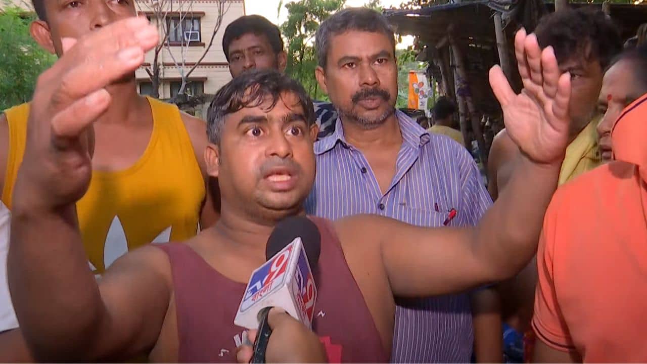 Mamata Banerjee Meeting: চুরি চামারি করে খেতে হবে..., মমতার নির্দেশের পর উৎকণ্ঠায় যাদবপুরে সরকারি জমি দখল করা দোকানিরা