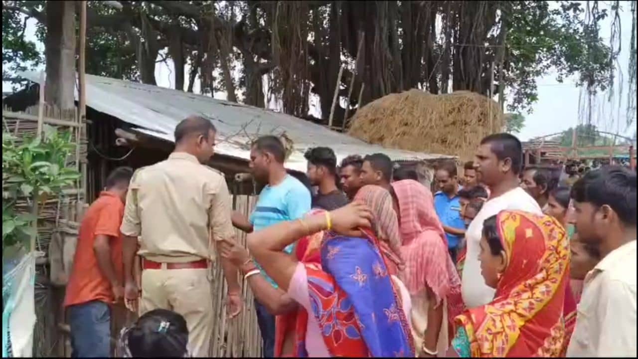 Malda: সন্ধে নামতেই বাইরের পুরুষদের আনাগোনা, ঘুপচি ঘরের আড়ালেই এইসব কারবার!