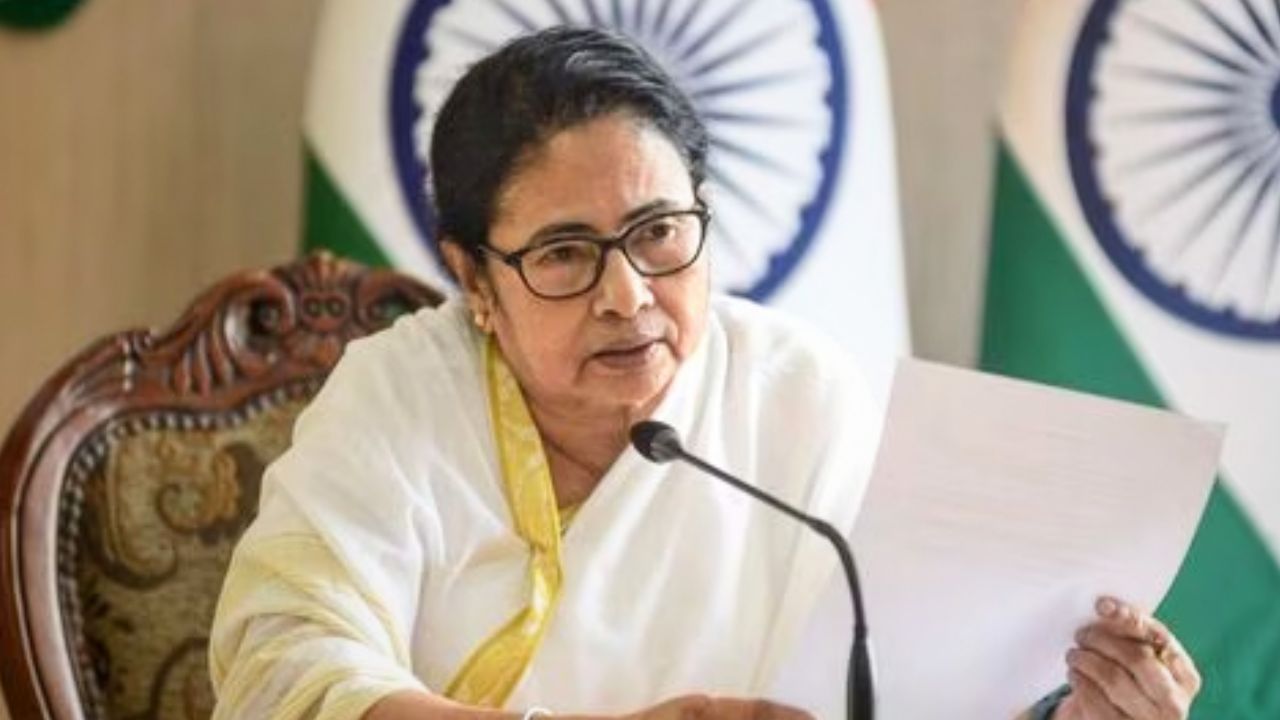 CM Mamata Banerjee: সীমান্তের পরিস্থিতি কেমন? নবান্নে উচ্চ-পর্যায়ের বৈঠকে মুখ্যমন্ত্রী CM Mamata Banerjee: সীমান্তের পরিস্থিতি কেমন? নবান্নে উচ্চ-পর্যায়ের বৈঠকে মুখ্যমন্ত্রী