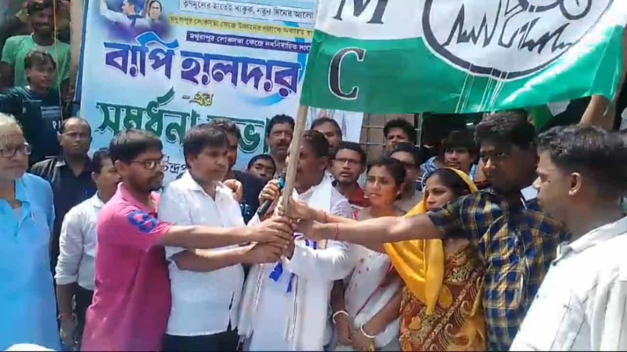 TMC Joining: ভোট মিটতেই শুরু দলবদলের পালা! 'উন্নয়নের যজ্ঞে' সামিল হতে তৃণমূলে যোগ TMC Joining: ভোট মিটতেই শুরু দলবদলের পালা! 'উন্নয়নের যজ্ঞে' সামিল হতে তৃণমূলে যোগ