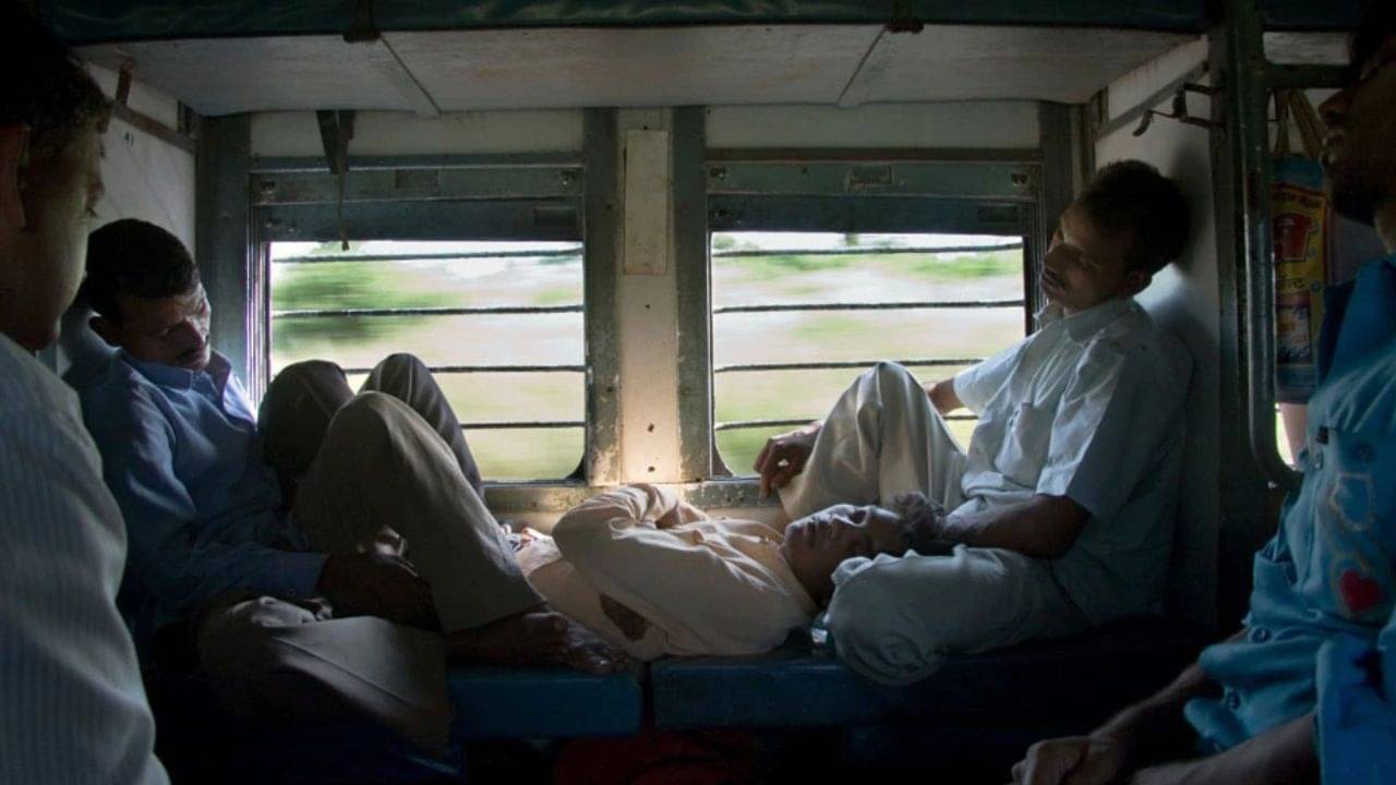 আপনার বুকিং সিটে অন্য কেউ বসে? ঝামেলা না করে শুধু এই কাজ করুন, TTE নিজে এসে ফাঁকা করাবেন সিট