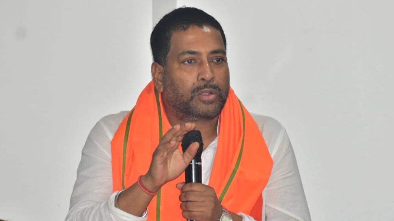 Bengal BJP: বিজেপি পরিষদীয় দলে দায়িত্ব বাড়ল শঙ্করের! এবার বসবেন টিগ্গার আসনে Bengal BJP: বিজেপি পরিষদীয় দলে দায়িত্ব বাড়ল শঙ্করের! এবার বসবেন টিগ্গার আসনে