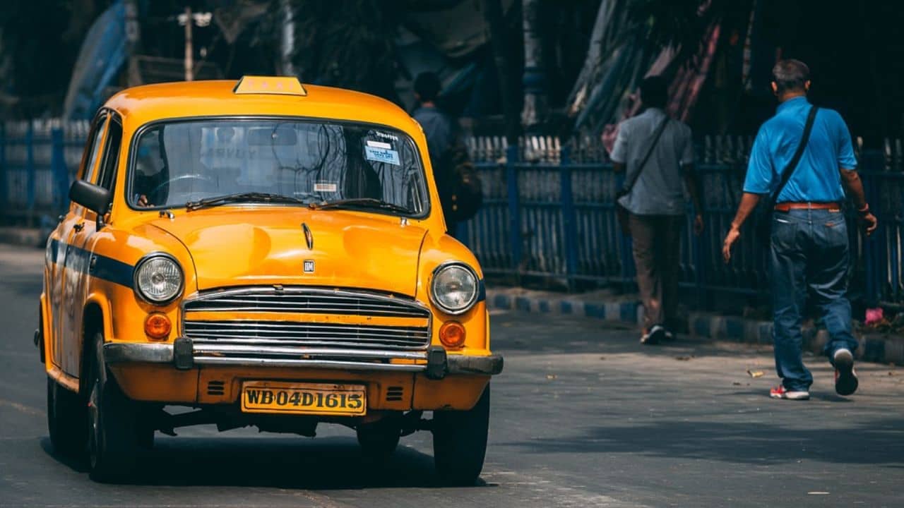 Metiabruz: মেটিয়াবুরুজের রাস্তায় ট্যাক্সি থামিয়ে লুঠপাট! ছিনতাই ২ লাখ টাকা