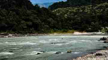 Teesta River: পাহাড়ি রাস্তায় তিস্তার খাদে উল্টে পড়ল গাড়ি! দুর্ঘটনায় আহত চালক-সহ ৩