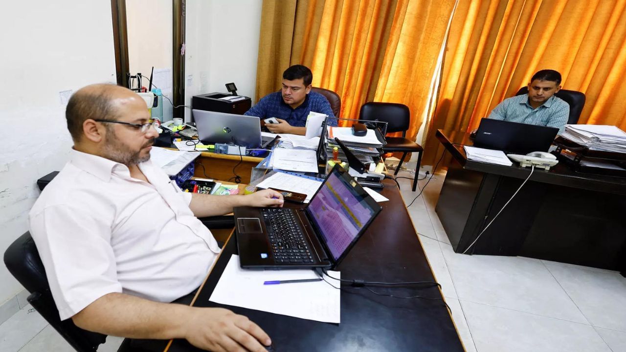 Government Employees: সরকারি বাবুদের 'সুখের দিন' শেষ, সকাল ৯টা ১৫-র মধ্যে অফিস না ঢুকলেই কাটা যাবে ছুটি! Government Employees: সরকারি বাবুদের 'সুখের দিন' শেষ, সকাল ৯টা ১৫-র মধ্যে অফিস না ঢুকলেই কাটা যাবে ছুটি!