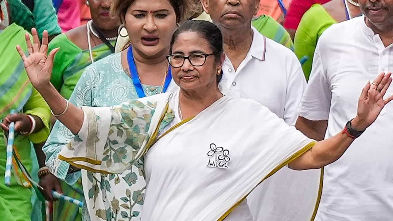 Mamata Banerjee Exclusive: CPM-এ কেন এলার্জি! EXIT Poll আসতেই TV9 বাংলাকে সত্যিটা বলেই দিলেন মমতা Mamata Banerjee Exclusive: CPM-এ কেন এলার্জি! EXIT Poll আসতেই TV9 বাংলাকে সত্যিটা বলেই দিলেন মমতা