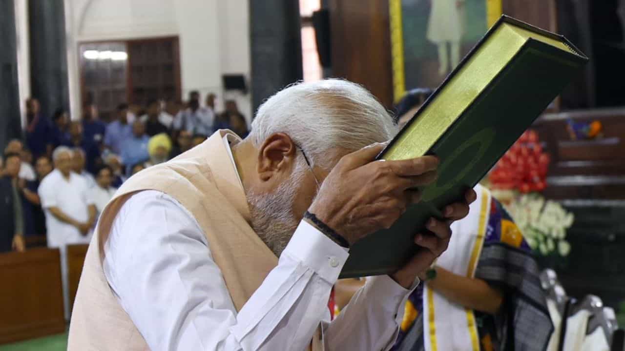 '১ লাখ টাকা দেবে বলেছিল, আজ তাদের লাঠি মারছে', ইন্ডি জোটকে আক্রমণ মোদীর '১ লাখ টাকা দেবে বলেছিল, আজ তাদের লাঠি মারছে', ইন্ডি জোটকে আক্রমণ মোদীর