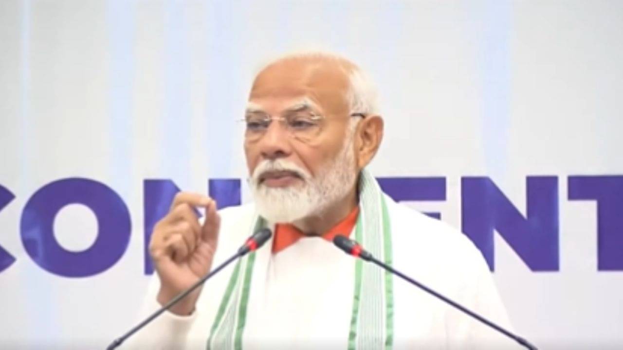 PM Narendra Modi: রাষ্ট্রনেতারাও আমার কাছে যোগাসন নিয়ে জানতে চান, যোগকে উপার্জনের পথ বানানোর পরামর্শ প্রধানমন্ত্রীর