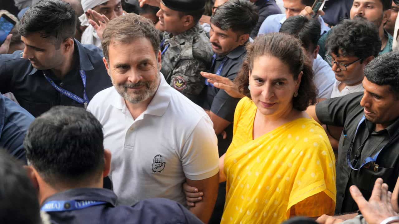 Rahul Gandhi's Win in Lok Sabha Election 2024: রায়বরেলী-ওয়েনাড জিতে কি রাজনীতিতে প্রিয়ঙ্কার পথই প্রশস্ত করলেন রাহুল? Rahul Gandhi's Win in Lok Sabha Election 2024: রায়বরেলী-ওয়েনাড জিতে কি রাজনীতিতে প্রিয়ঙ্কার পথই প্রশস্ত করলেন রাহুল?