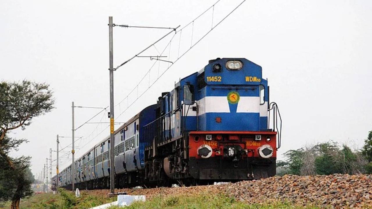 Train Ticket Refund: ট্রেন লেট হলেই ফেরত নিয়ে নিন টিকিটের টাকা, কীভাবে জানুন