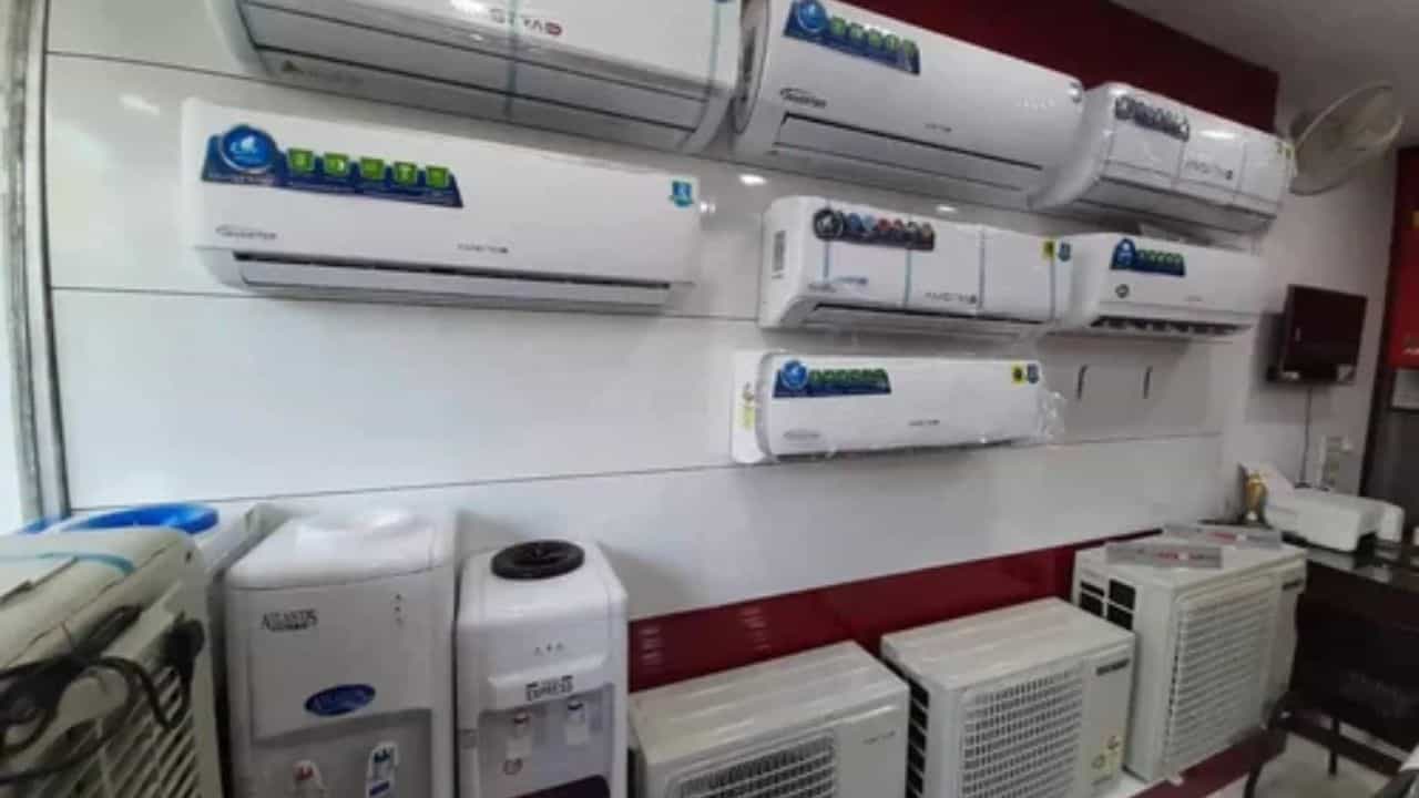 AC-Fridge Price: এমন কী ঘটেছে! এসি-ফ্রিজ থেকে টিভি, জুন থেকে দাম বাড়ছে সবকিছুরই AC-Fridge Price: এমন কী ঘটেছে! এসি-ফ্রিজ থেকে টিভি, জুন থেকে দাম বাড়ছে সবকিছুরই