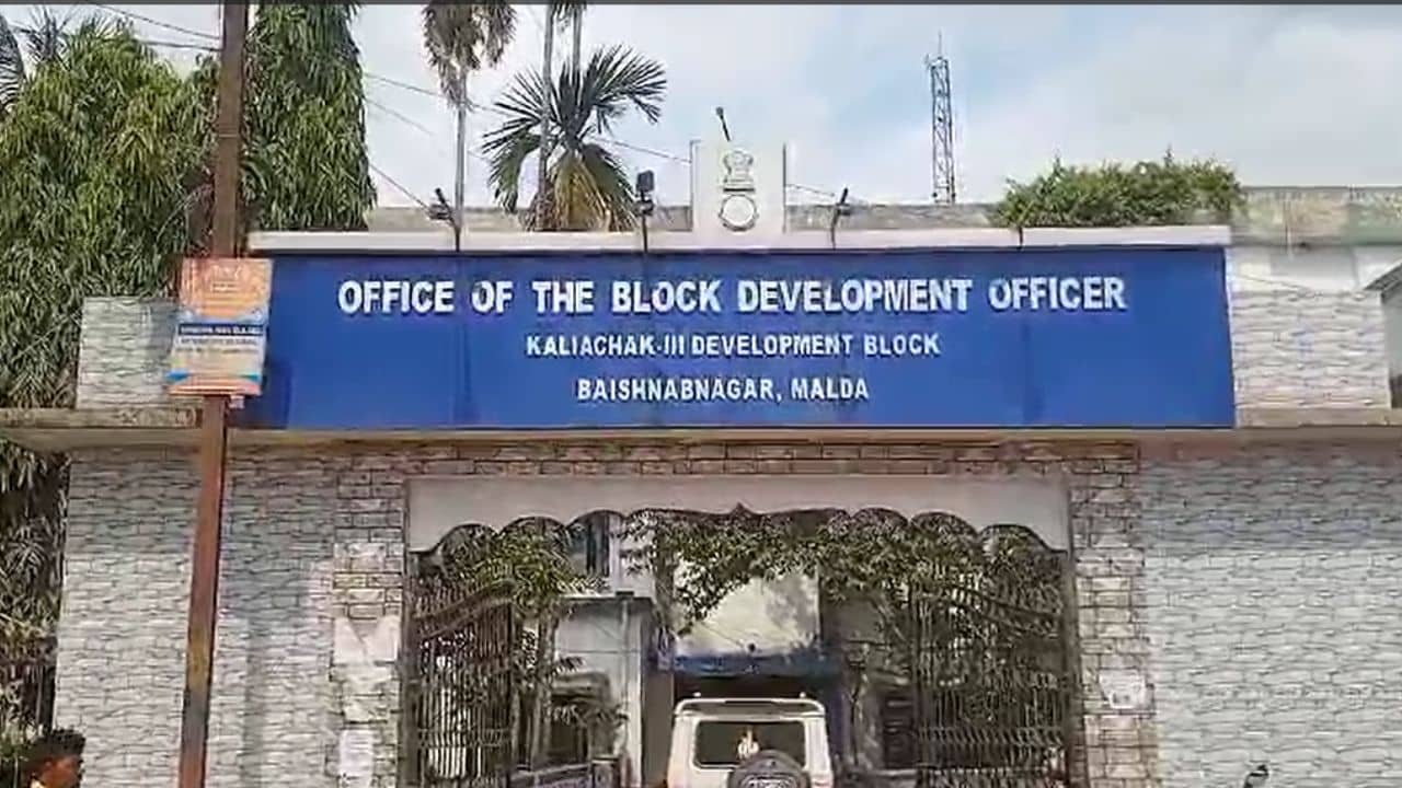 Fake SC Certificate: জাল এসসি সার্টিফিকেট দেখিয়েই মিলছে চাকরি! চাঞ্চল্যকর অভিযোগ মালদহে