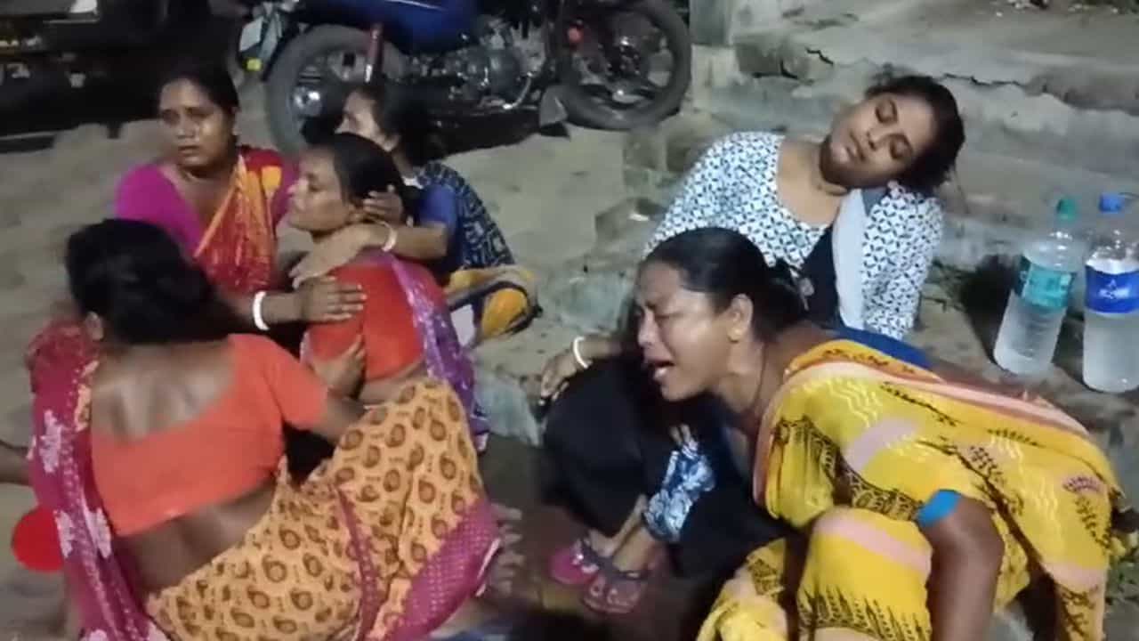 Death in Nadia: বয়স ২৪, এবারই প্রথম জামাইষষ্ঠী হওয়ার কথা ছিল, টিউবওয়েলে স্নান করতে গিয়েই সব শেষ Death in Nadia: বয়স ২৪, এবারই প্রথম জামাইষষ্ঠী হওয়ার কথা ছিল, টিউবওয়েলে স্নান করতে গিয়েই সব শেষ