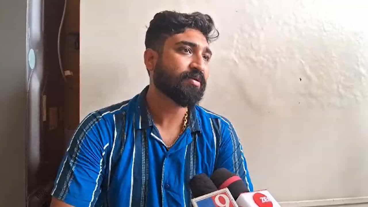 Barrackpore Threat: 'বাইক নিয়ে চক্কর কাটছিল', আতঙ্কে বাড়ি থেকে বেরতেই পারছেন না ব্যারাকপুরের প্রসিদ্ধ বিরিয়ানি দোকানের ব্যবসায়ী Barrackpore Threat: 'বাইক নিয়ে চক্কর কাটছিল', আতঙ্কে বাড়ি থেকে বেরতেই পারছেন না ব্যারাকপুরের প্রসিদ্ধ বিরিয়ানি দোকানের ব্যবসায়ী
