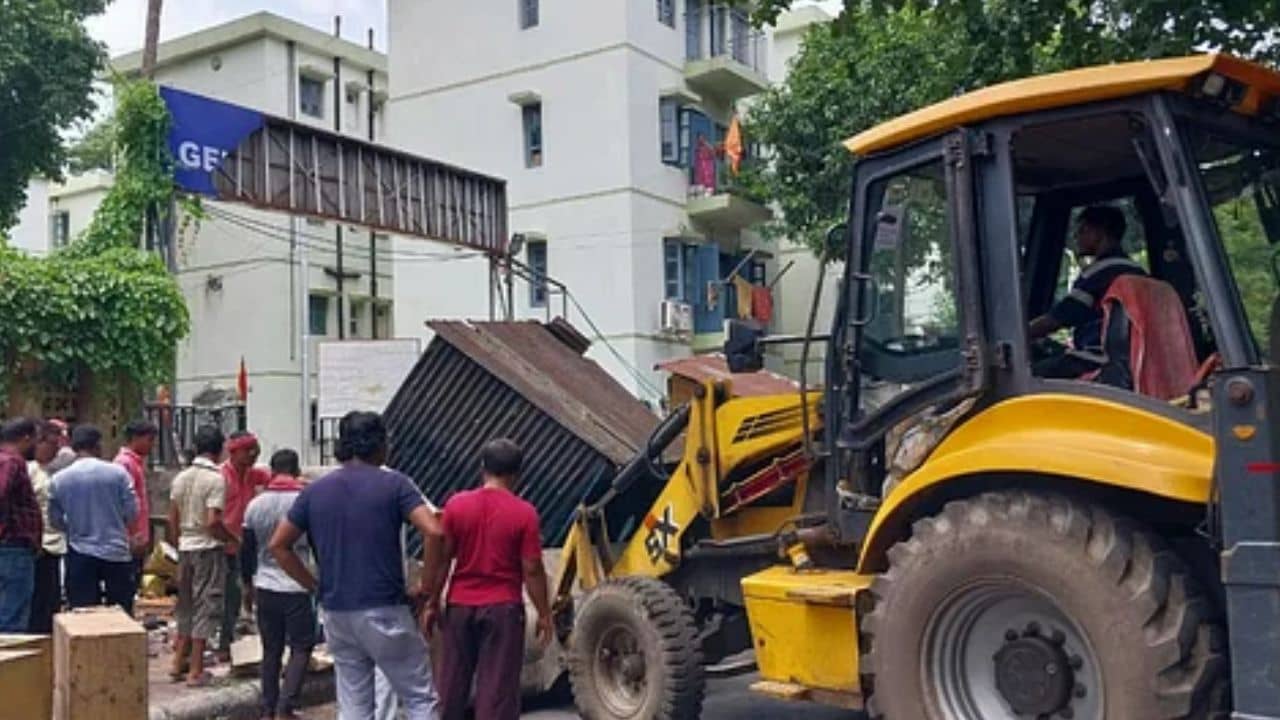 Hawker Eviction: অতিরিক্ত দায়িত্ব পালন করছে পুলিশ, এবার রাস্তায় নামছে হকার কমিটি