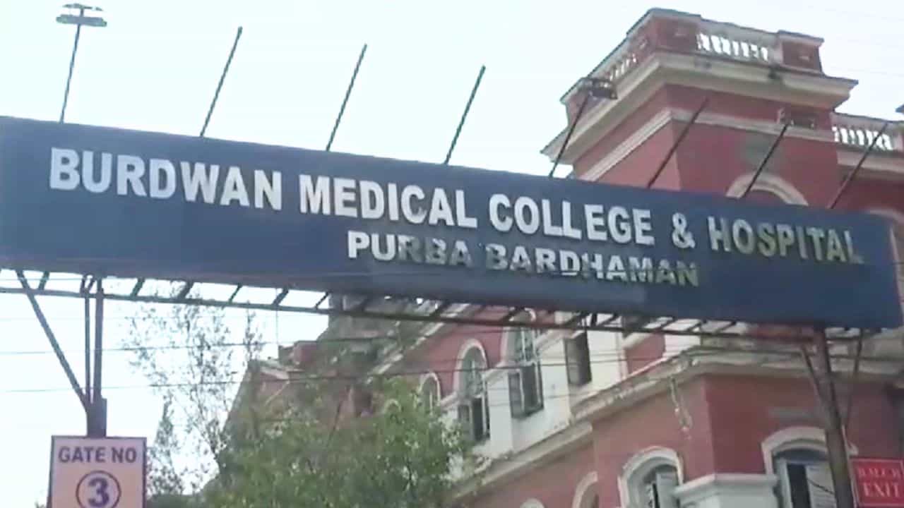 Burdwan News: 'এত ভালবাসি, আমাকে পাত্তাও দেয় না', রাগে মেয়েটার যা হাল করল 'প্রেমিক' Burdwan News: 'এত ভালবাসি, আমাকে পাত্তাও দেয় না', রাগে মেয়েটার যা হাল করল 'প্রেমিক'