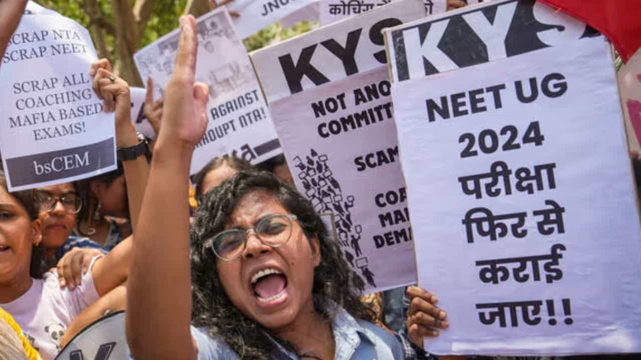 NEET 2024-এর কাউন্সেলিং নিয়ে বড় নির্দেশ সুপ্রিম কোর্টের NEET 2024-এর কাউন্সেলিং নিয়ে বড় নির্দেশ সুপ্রিম কোর্টের