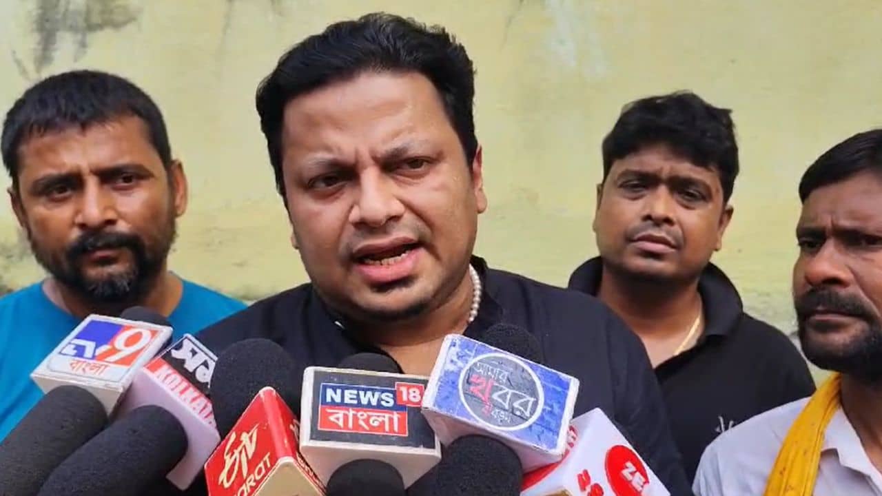 Anupam Hazra: বিজেপির দু তিনজন ঘুঘু এসি রুমে বসে থাকে, ধুইয়ে দিলেন অনুপম হাজরা