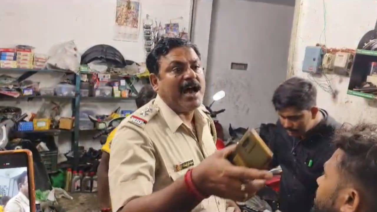 Ashoke Nagar: ছেলেধরা ঘুরছে পাড়ায়, রটতেই অশোকনগরে তুলকালাম! আক্রান্ত পুলিশও