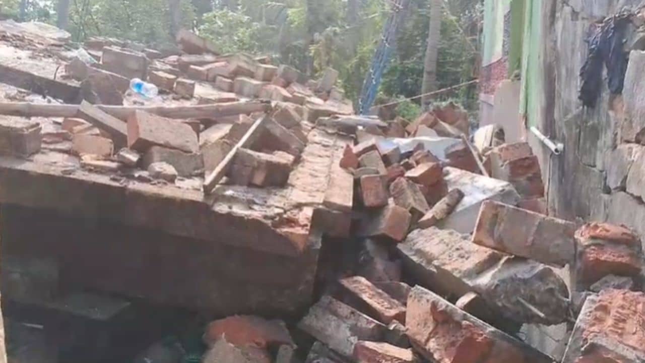 Blast at Kolaghat: আবারও অবৈধ বাজি কারখানায় বিস্ফোরণ, যাচ্ছে ফরেন্সিক টিম