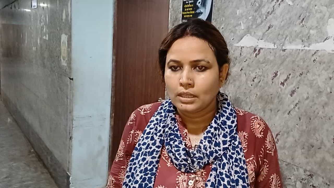 TMC Leader: হাসপাতালে ঢুকে 'দিদিগিরি' জেলা তৃণমূল নেত্রীর, আত্মসমর্পণ আদালতে TMC Leader: হাসপাতালে ঢুকে 'দিদিগিরি' জেলা তৃণমূল নেত্রীর, আত্মসমর্পণ আদালতে
