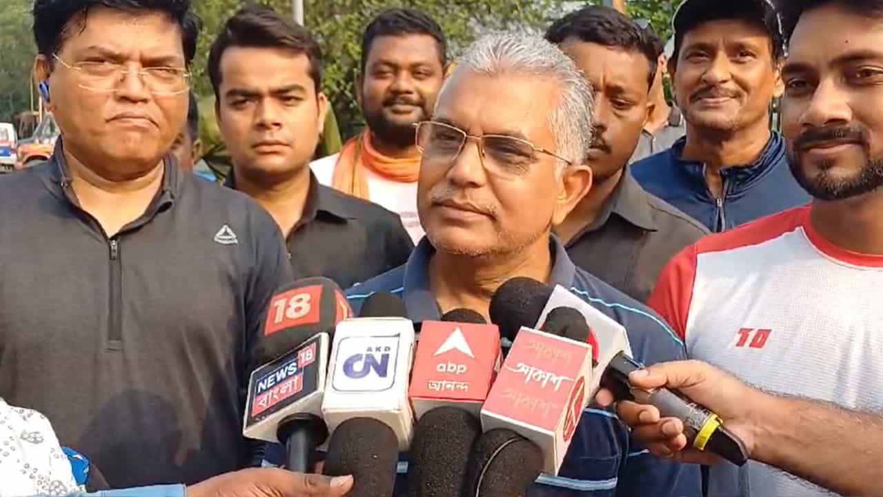 Dilip Ghosh: বিজেপি ছাড়ছেন দিলীপ ঘোষ? বুজে এল গলা, বললেন... Dilip Ghosh: বিজেপি ছাড়ছেন দিলীপ ঘোষ? বুজে এল গলা, বললেন...