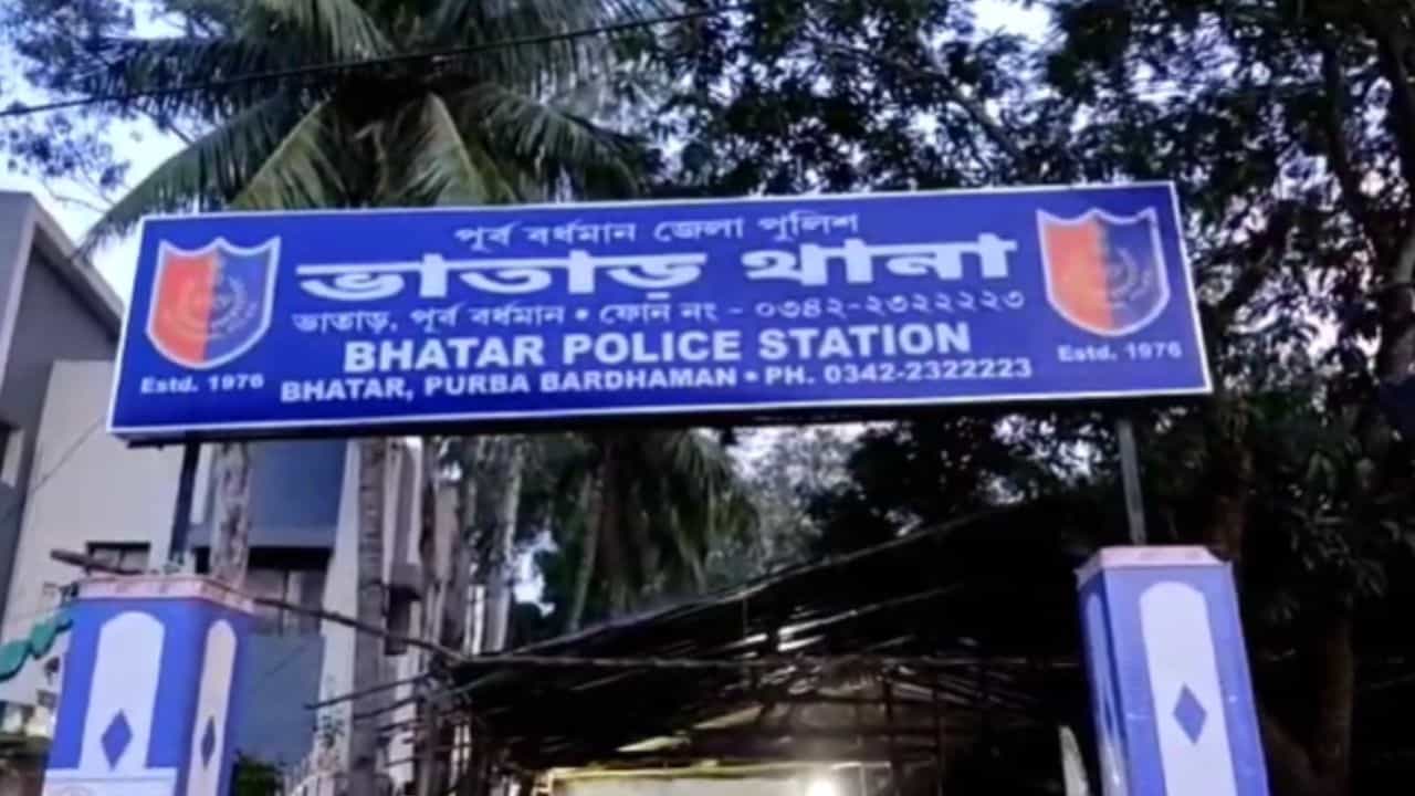 Burdwan: 'মদ খেয়ে এসে শ্বশুর, স্বামী বলবে স্নান করিয়ে দিতে, খাইয়ে দিতে', মারাত্মক অভিযোগ বাড়ির বউয়ের Burdwan: 'মদ খেয়ে এসে শ্বশুর, স্বামী বলবে স্নান করিয়ে দিতে, খাইয়ে দিতে', মারাত্মক অভিযোগ বাড়ির বউয়ের