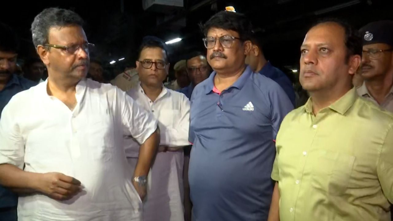 Train Accident: '১০ বছর লাগে অ্যান্টি কলিশন ডিভাইস লাগাতে?', প্রশ্ন ফিরহাদ হাকিমের Train Accident: '১০ বছর লাগে অ্যান্টি কলিশন ডিভাইস লাগাতে?', প্রশ্ন ফিরহাদ হাকিমের