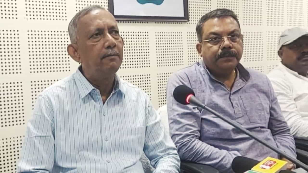Siliguri: মেয়রের বড় ঘোষণা! 'জীবন' ফিরে পেলেন শিলিগুড়িবাসী Siliguri: মেয়রের বড় ঘোষণা! 'জীবন' ফিরে পেলেন শিলিগুড়িবাসী
