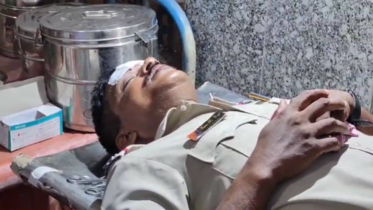 Post Poll Violence: পুলিশকে লক্ষ্য করে ইটবৃষ্টি, ভোট পরবর্তী অশান্তিতে তুলকালাম গোঘাটে